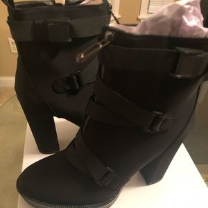 NIB black boot size 11 -Euyzou